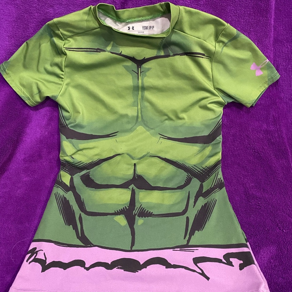 Boys Under Armor shirt size small